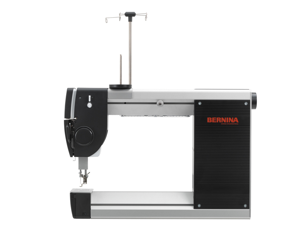 Машина для стежки Bernina Q16 на столе