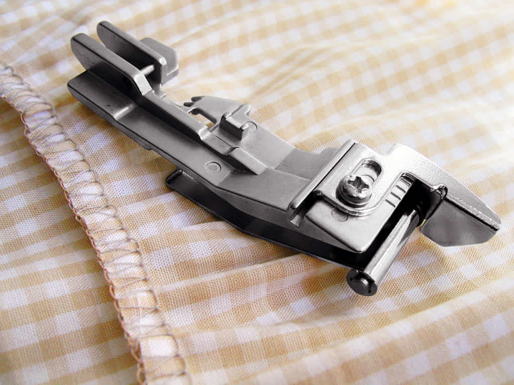Лапка Bernina для выполнения сборок  для всех оверлоков, кроме "L" серии