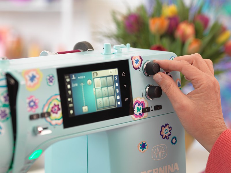 Швейная машина Bernina 475QE Kaffe Edition