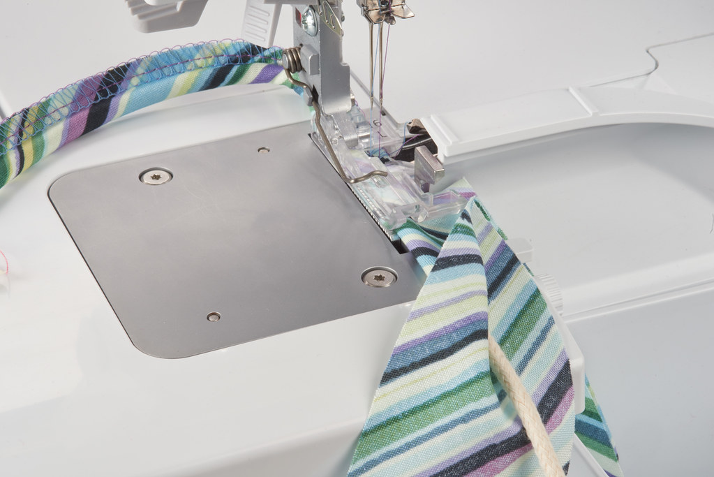 Лапка Bernina для выпушки  # L16L для L850/L860