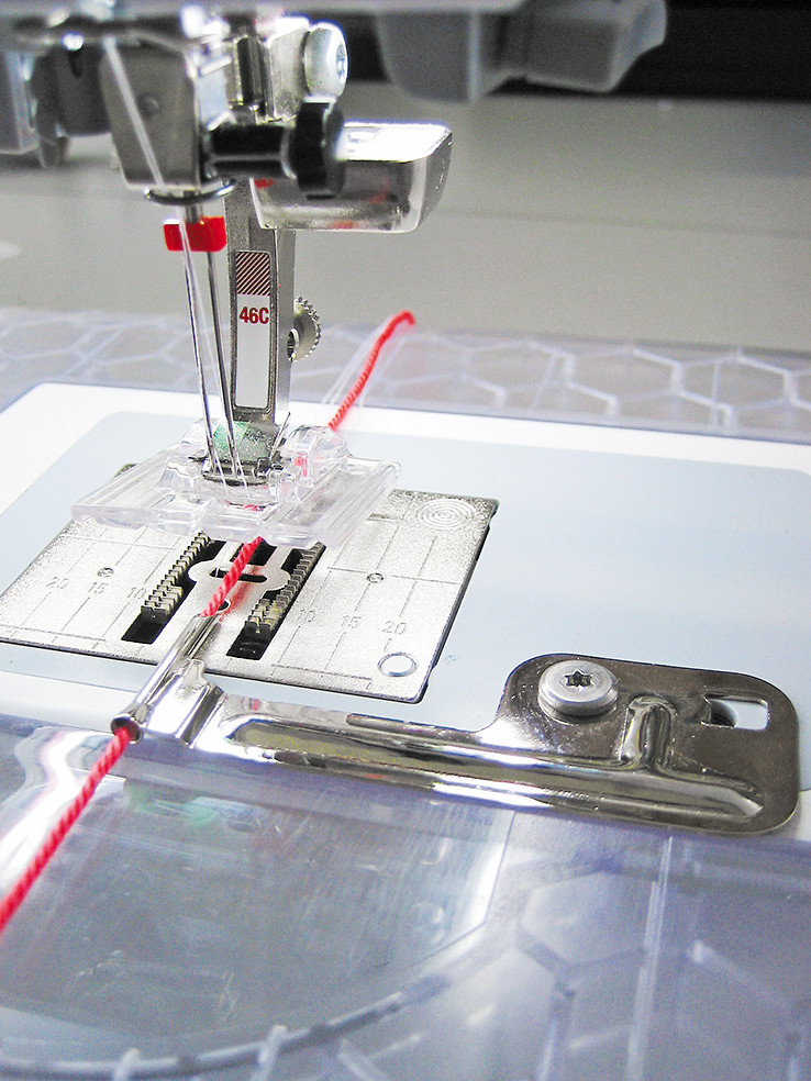 Прозрачная лапка Bernina # 46C для защипов и декоративных строчек