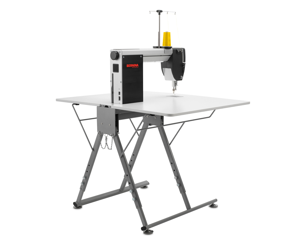 Машина для стежки Bernina Q16 на столе