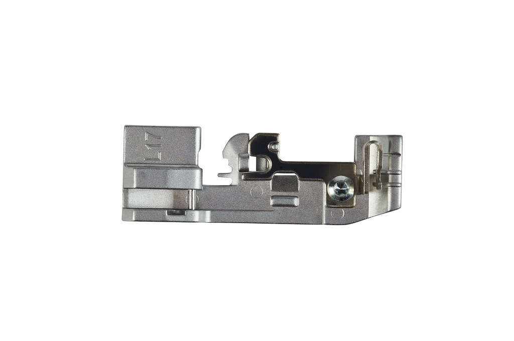 Лапка Bernina для вшивания шнура # L17 для L850/L860