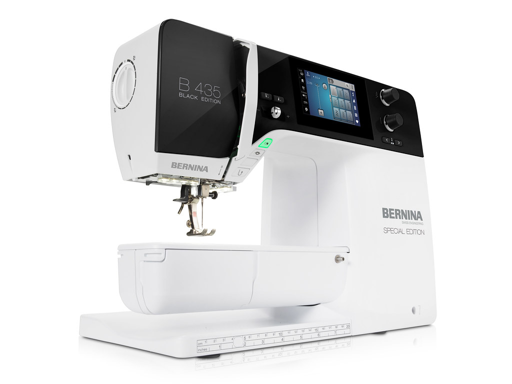 Швейная машина BERNINA 435 Black Edition