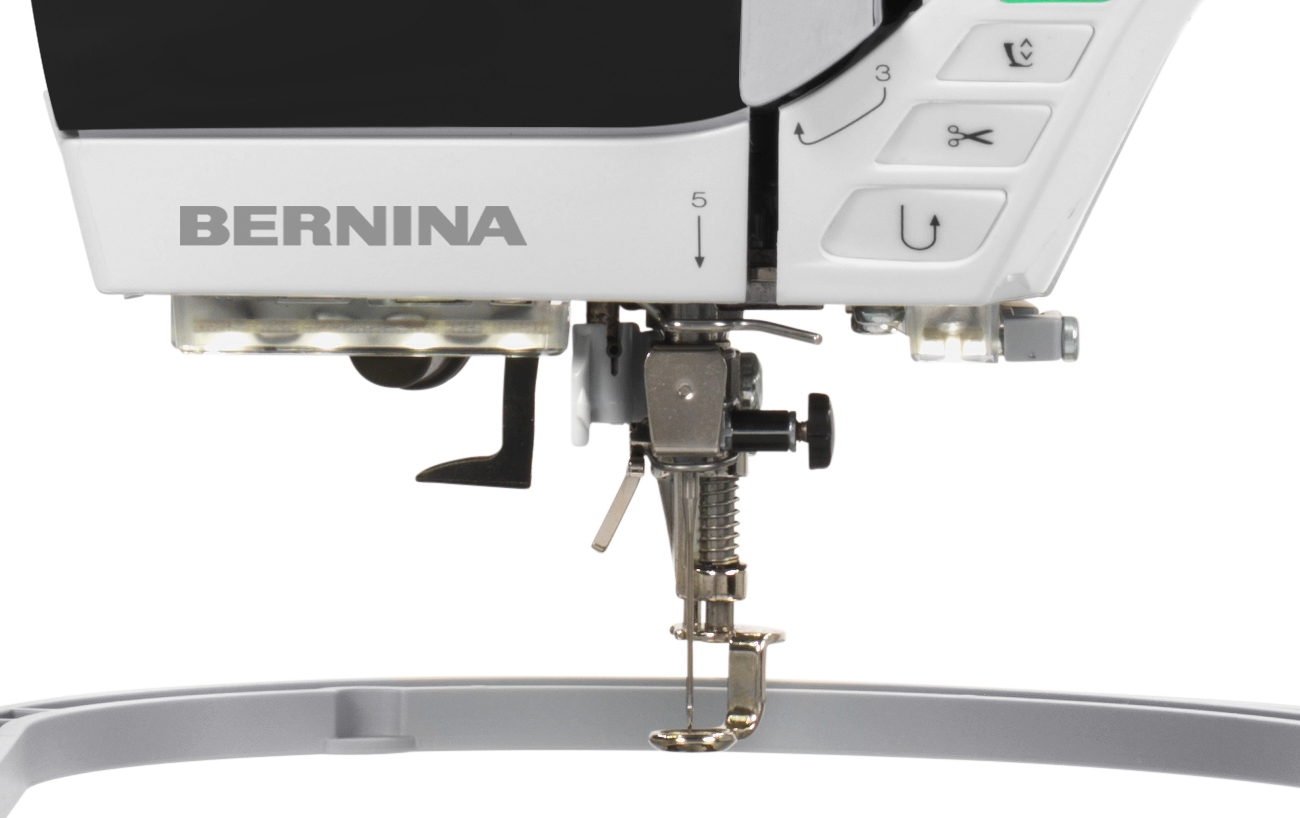 Швейно-вышивальная машина Bernina 590
