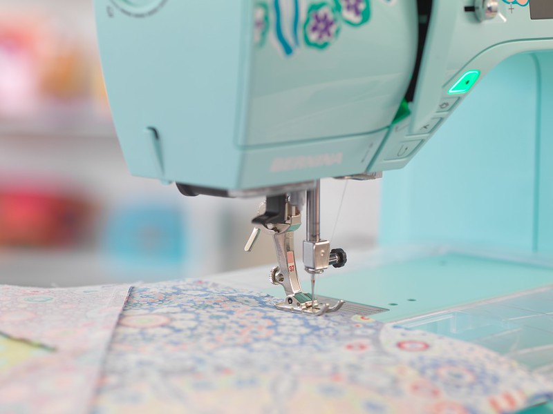 Швейная машина Bernina 475QE Kaffe Edition