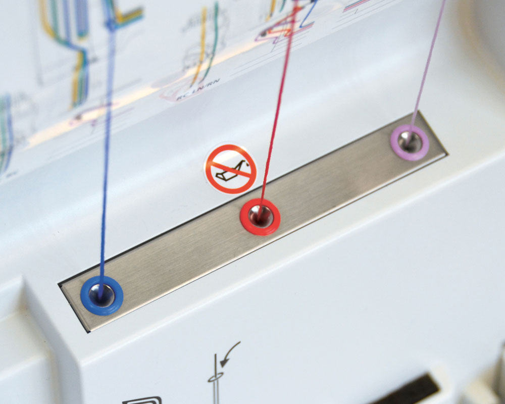 Коверлок Bernina L890