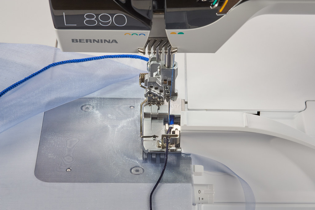 Лапка  Bernina для вшивания шнура # C17 для L890