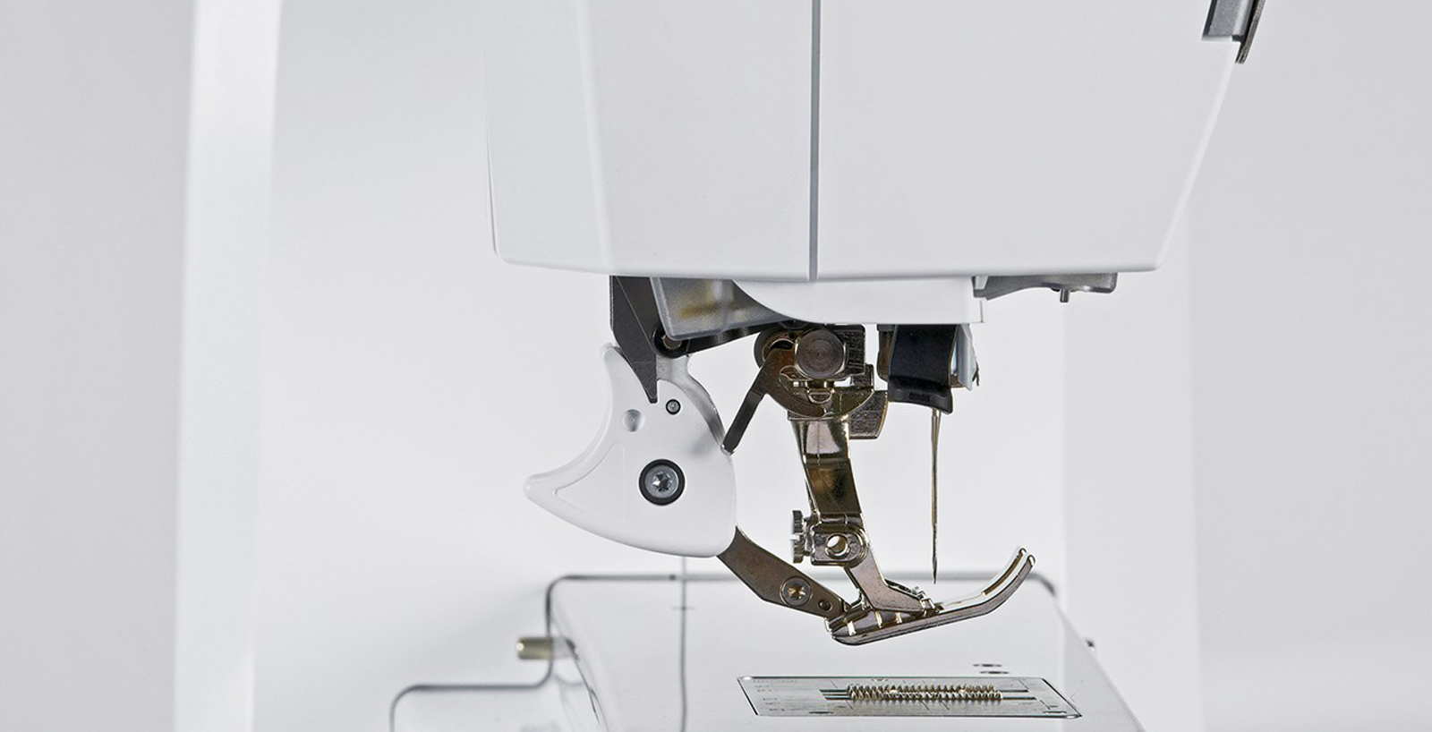 Швейно-вышивальная машина Bernina 880 Plus