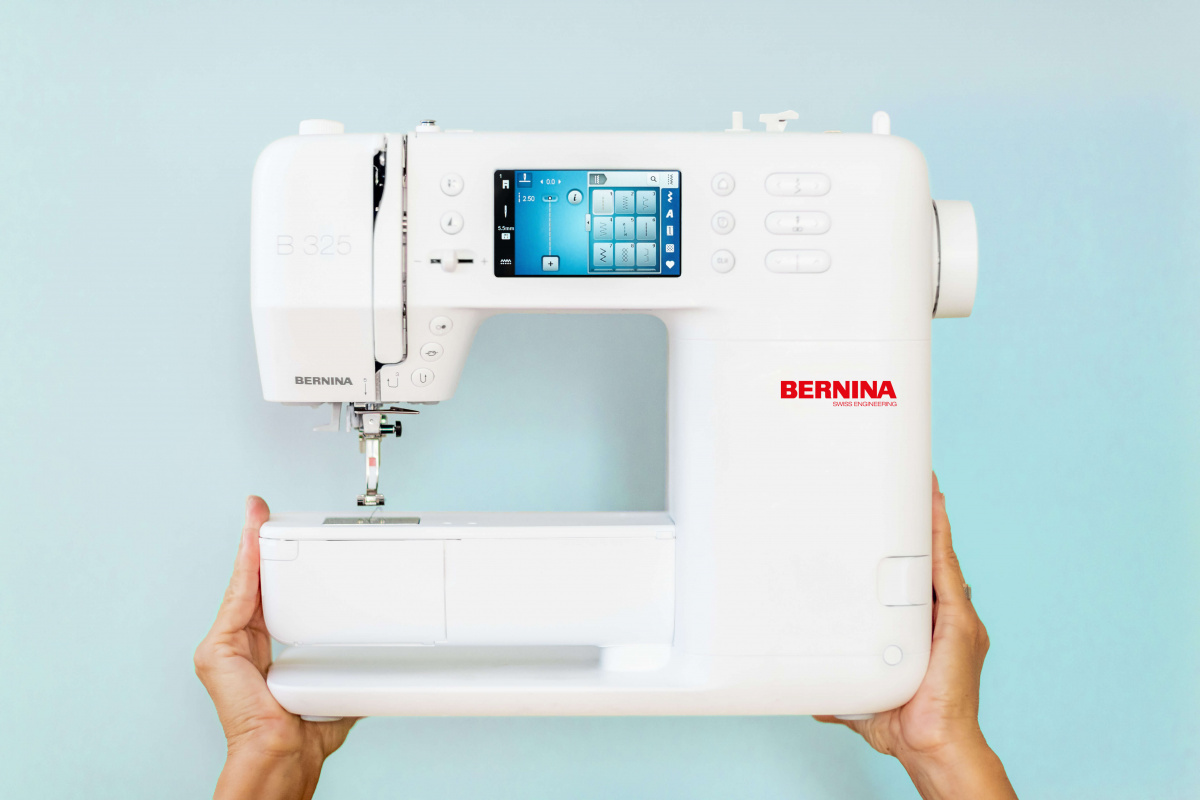 Швейная машина Bernina B 325 стильная .jpg Швейная машина Bernina B 325 стильная модель.jpg